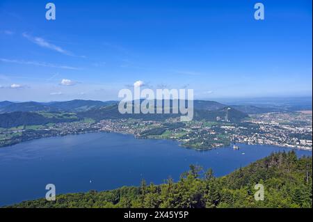 Vista panoramica del castello d'acqua Schloss Ort Orth sul lago Traunsee a Gmunden Austria in estate Foto Stock