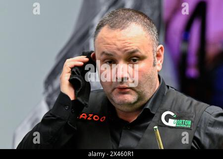 Stephen Maguire reagisce, durante i Campionati del mondo di Cazoo 2024 al Crucible Theatre, Sheffield, Regno Unito, 30 aprile 2024 (foto di Cody Froggatt/News Images) Foto Stock