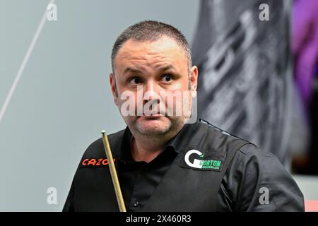 Stephen Maguire reagisce, durante i Campionati del mondo di Cazoo 2024 al Crucible Theatre, Sheffield, Regno Unito, 30 aprile 2024 (foto di Cody Froggatt/News Images) Foto Stock