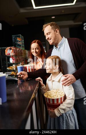 Un uomo e una bambina felici di stare in piedi accanto a un bar, godendo un momento speciale di legame insieme. Foto Stock