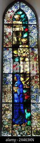 Vetrata 1919 di Augusto Giacometti a St. Chiesa di Martin, Coira, Svizzera Foto Stock