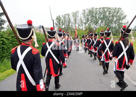 Le Dorat, Francia. Soldati della guardia napoleonica durante le ostensioni settenili di Dorat che celebrano le reliquie di Sant'Israele e San Teo Foto Stock