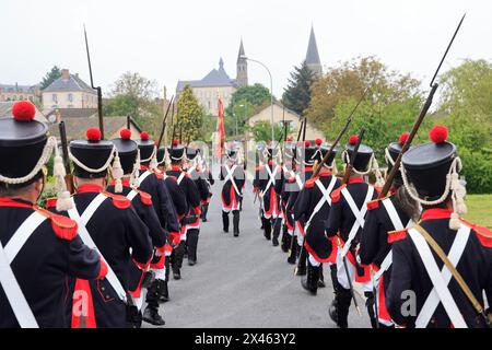 Le Dorat, Francia. Soldati della guardia napoleonica durante le ostensioni settenili di Dorat che celebrano le reliquie di Sant'Israele e San Teo Foto Stock