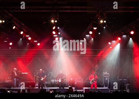 Spider Murphy Gang, EHC - Rock in den mai am 30.04.2024 a Königsbrunn, Pharmpur Eisarena. Bayern Deutschland *** Spider Murphy Gang, EHC Rock into May on 30 04 2024 a Königsbrunn, Pharmpur Eisarena Bayern Germania Foto Stock