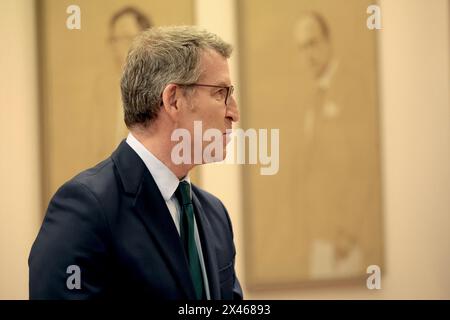 Madrid Spagna; 04/30/2024.- il presidente del PP, Alberto Núñez Feijóo, presiede la riunione dei gruppi parlamentari del Congresso e del Senato alla camera dei deputati. Nello stesso spazio, il PP, con la maggioranza assoluta al Senato, minaccia Pedro Sánchez e sua moglie, Begoña Gómez, da settimane di invitarli a comparire nella cosiddetta "commissione Koldo", l'organo investigativo che i conservatori hanno lanciato. Alla camera alta per analizzare in dettaglio lo scandalo che colpisce l'ex consigliere di José Luis Ábalos. Questo martedì, Alberto Núñez Feijóo ha specificato l'avvertimento Foto Stock