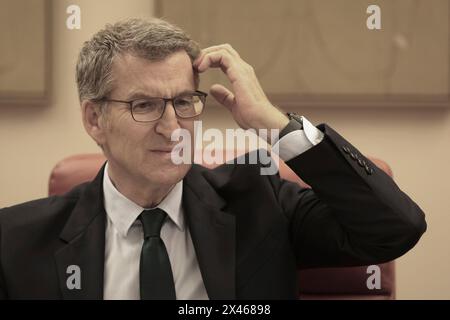 Madrid Spagna; 04/30/2024.- il presidente del PP, Alberto Núñez Feijóo, presiede la riunione dei gruppi parlamentari del Congresso e del Senato alla camera dei deputati. Nello stesso spazio, il PP, con la maggioranza assoluta al Senato, minaccia Pedro Sánchez e sua moglie, Begoña Gómez, da settimane di invitarli a comparire nella cosiddetta "commissione Koldo", l'organo investigativo che i conservatori hanno lanciato. Alla camera alta per analizzare in dettaglio lo scandalo che colpisce l'ex consigliere di José Luis Ábalos. Questo martedì, Alberto Núñez Feijóo ha specificato l'avvertimento Foto Stock