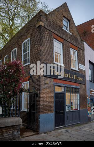 La Clerks House Shoreditch London. La Clerk's House è un edificio classificato di grado II risalente al 1735. Si crede che in passato fosse una casa di guardia. Foto Stock
