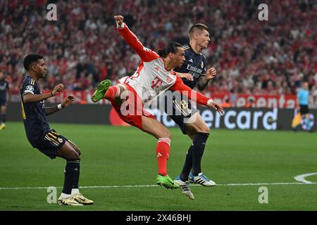 Monaco, Germania. 30 aprile 2024. Calcio: Champions League, Bayern Monaco - Real Madrid, round a eliminazione diretta, semifinale, andata, Allianz Arena. Leroy Sané di Monaco segna per 1-1. Crediti: Sven Hoppe/dpa/Alamy Live News Foto Stock