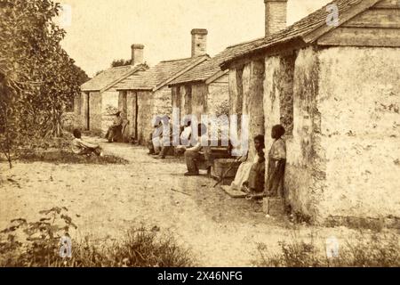 Alloggi per ex schiavi, fatti di cemento tabby, presso la piantagione di Kingsley a Fort George Island a Jacksonville, Florida. (Foto c1880) Foto Stock