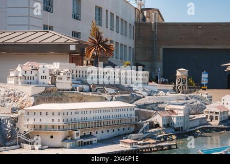 Il modello in scala dettagliata cattura l'architettura della prigione di Alcatraz, San Francisco, Stati Uniti Foto Stock