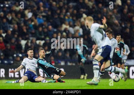 Preston, Regno Unito. 29 aprile 2024. L'attaccante del Leicester City Yunus Akgun (29) ha affrontato durante il Preston North End FC vs Leicester City FC Sky Bbet EFL Championship match a Deepdale, Preston, Inghilterra, Regno Unito il 29 aprile 2024 Credit: Every Second Media/Alamy Live News Foto Stock