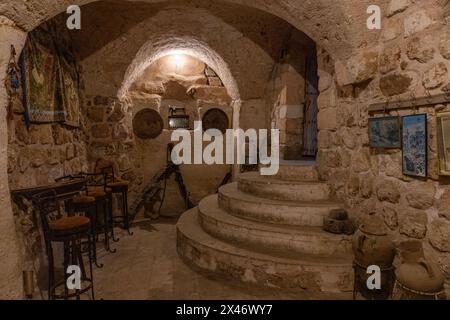 Mardin, Midyat, Turchia - 9 Ocak 2024; Matiate Underground City Estel Caves. Città sotterranea a Mardin Midyat. Il vecchio insediamento conosciuto come grotta di Midyat Foto Stock