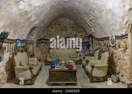 Mardin, Midyat, Turchia - 9 Ocak 2024; Matiate Underground City Estel Caves. Città sotterranea a Mardin Midyat. Il vecchio insediamento conosciuto come grotta di Midyat Foto Stock