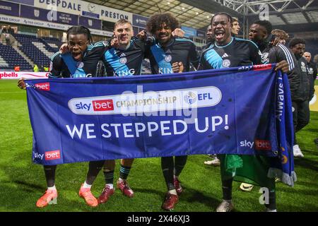 Preston, Regno Unito. 29 aprile 2024. Centrocampista del Leicester City Wilfred Ndidi (25) centrocampista del Leicester City Kiernan Dewsbury-Hall (22) centrocampista del Leicester City Hamza Choudhury (17) attaccante del Leicester City Abdul Fatawu (18) abbiamo intensificato il banner celebrando i campioni durante il Preston North End FC vs Leicester City FC Sky bet EFL Championship match a Deepdale, Preston, Inghilterra, Regno Unito il 29 aprile 2024 Credit: Every Second Media/Alamy Live News Foto Stock