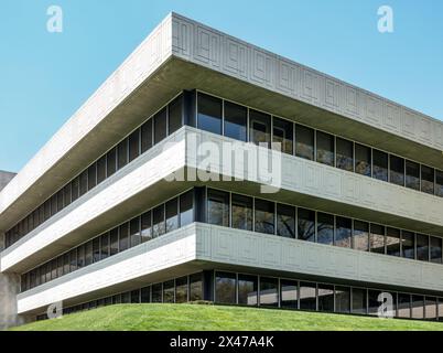 Purchase, New York – Stati Uniti – 28 aprile 2024 View of the PepsiCo World Headquarters, un 450 complesso suburbano modernista di 000 metri quadrati progettato da Edward Durell St Foto Stock