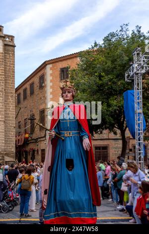 Sfilata della Tarasca e dei giganti e delle grandi teste nel Corpus Christi di Toledo, Spagna Foto Stock