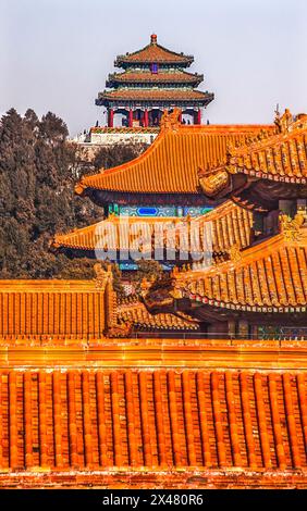 Padiglioni del Parco Jingshan dalla città Proibita, Palazzo dell'Imperatore, Pechino, Cina. Costruito negli anni '1400 durante la dinastia Ming Foto Stock