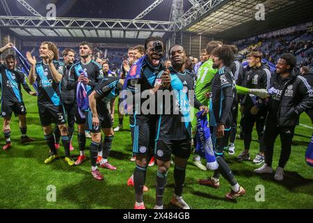 Preston, Regno Unito. 29 aprile 2024. L'attaccante del Leicester City Stephy Mavididi (10) l'attaccante del Leicester City Abdul Fatawu (18) festeggia come campioni con selfie durante il Preston North End FC vs Leicester City FC Sky bet EFL Championship match a Deepdale, Preston, Inghilterra, Regno Unito il 29 aprile 2024 Credit: Every Second Media/Alamy Live News Foto Stock