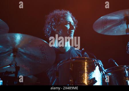 Il batterista dei Tenacious D Scott Seiver suona dal vivo a Oslo il 30 aprile 2024 durante lo Spicy Meatballs Tour Foto Stock