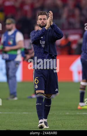 Monaco, Germania. 30 aprile 2024. Jose Ignacio Fernandez Iglesias, conosciuto come Nacho Fernandez del Real Madrid, saluta i tifosi al termine della semifinale di UEFA Champions League partita di andata tra FC Bayern Munchen e Real Madrid CF all'Allianz Arena. Punteggio finale: FC Bayern Munchen 2 : 2 Real Madrid CF (foto di Federico Titone/SOPA Images/Sipa USA) credito: SIPA USA/Alamy Live News Foto Stock