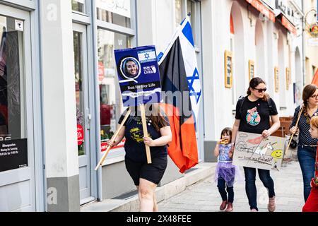 Monaco, Germania. 1° maggio 2024. Migliaia di persone si sono riunite a Monaco, in Germania, per la dimostrazione sindacale per la giornata internazionale dei lavoratori. (Foto di Alexander Pohl/Sipa USA) credito: SIPA USA/Alamy Live News Foto Stock