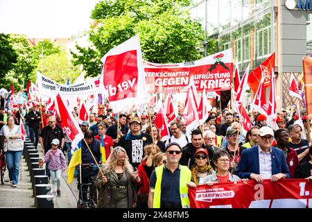 Monaco, Germania. 1° maggio 2024. Migliaia di persone si sono riunite a Monaco, in Germania, per la dimostrazione sindacale per la giornata internazionale dei lavoratori. (Foto di Alexander Pohl/Sipa USA) credito: SIPA USA/Alamy Live News Foto Stock