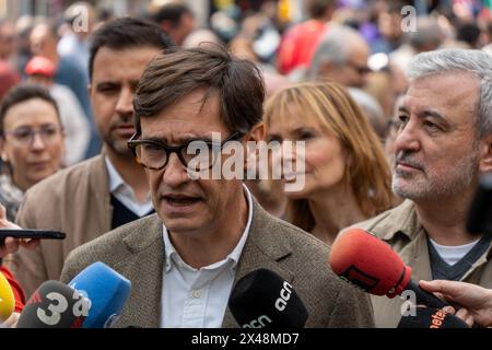 Barcellona, Spagna. 1° maggio 2024. “I politici sono visti alla manifestazione del giorno di maggio con gli occhi puntati sulle elezioni del 12 maggio”. "Los políticos se dejan ver en la manifestación del primero de mayo con la vista puesta en las elecciones del 12 de mayo." Nella foto: salvador illa, News Politics - Barcellona, Spagna mercoledì 1 maggio 2024 (foto di Eric Renom/LaPresse) credito: LaPresse/Alamy Live News Foto Stock