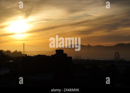 Tramonto sul Golden Gate Bridge di San Francisco. Foto Stock