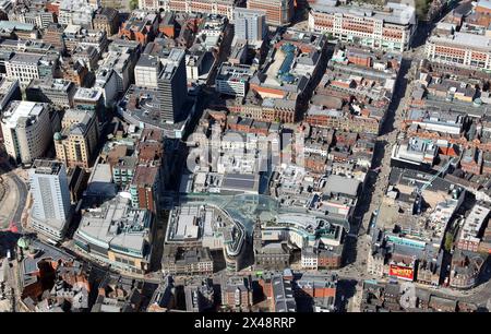 Veduta aerea del centro di Leeds che guarda a nord da Boar Lane fino a Eastgate e The Headrow, West Yorkshire, Regno Unito Foto Stock