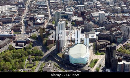 Vista aerea del centro di Leeds verso sud attraverso l'area della Leeds Arena & Arena Village, West Yorkshire, Regno Unito Foto Stock