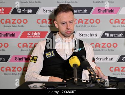 Sheffield, Regno Unito. 1° maggio 2024. Judd Trump parla alla sua conferenza stampa post-partita, durante i Campionati del mondo di Cazoo 2024 al Crucible Theatre di Sheffield, Regno Unito, il 1° maggio 2024 (foto di Cody Froggatt/News Images) a Sheffield, Regno Unito, il 1° maggio 2024. (Foto di Cody Froggatt/News Images/Sipa USA) credito: SIPA USA/Alamy Live News Foto Stock