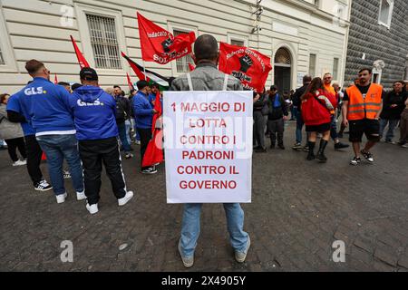 Napoli, Italia, 1° maggio 2024. Persone durante la manifestazione del giorno di maggio (Festa dei lavoratori), e contro il governo italiano. Foto Stock