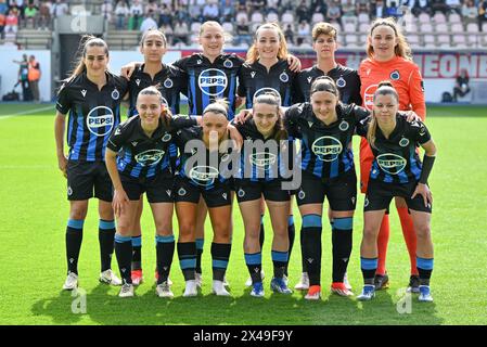 Giocatori di Brugge con Sejde Abrahamsson (2) del Club YLA, Rania Boutiebi (11) del Club YLA, Caitlin Lievens (21) del Club YLA, Sterre Gielen (14) del Club YLA, Isabelle Iliano (18) del Club YLA, portiere Jorijn Covent (87) del Club YLA, Jody Vangheluwe (22) del Club YLA, Fleur Pauwels (17) del Club YLA, Angel Kerkhove (13) del Club YLA, Davinia Vanmechelen (25) del Club YLA e Lyndsey Van Belle (99) del Club YLA hanno posato per una foto di squadra durante una partita di calcio femminile tra Oud Heverlee Leuven e Club Brugge YLA nella finale di Coppa del Belgio, mercoledì 1° maggio 2024 a Lovanio, BELGIO. FOTO Foto Stock