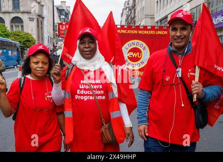 Londra, Regno Unito. 1 maggio 2024. I lavoratori domestici a marzo i membri dei sindacati e i lavoratori partecipano all'annuale marcia del giorno di maggio e al raduno con discorsi a Trafalgar Square. la marcia attraverso il centro di Londra viaggia da Clerkenwell Green a Trafalgar Square. Celebra i diritti dei lavoratori e chiede condizioni e retribuzioni migliori. Crediti: Mark Thomas/Alamy Live News Foto Stock