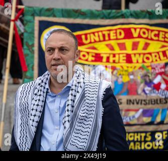 Londra, Regno Unito. 1 maggio 2024. Maggio, marzo e raduno Trafalgar Square Londra, ambasciatore britannico Husam S. Zomlot, capo della missione palestinese nel Regno Unito crediti: Ian Davidson/Alamy Live News Foto Stock