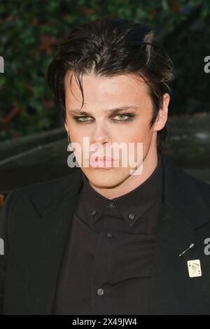 Los Angeles, Stati Uniti. 1° maggio 2024. Yungblud alla premiere "The Fall Guy" tenutasi al Dolby Theatre, Los Angeles, CA, 30 aprile 2024. Foto: Joseph Martinez/PictureLux credito: PictureLux/The Hollywood Archive/Alamy Live News Foto Stock