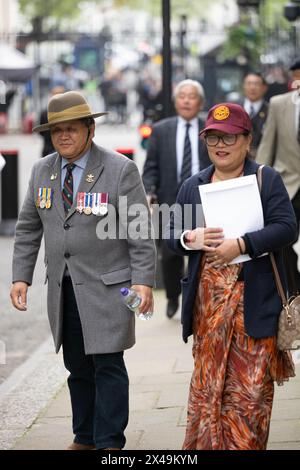 Londra, Regno Unito. 1° maggio 2024. Gli ex soldati Gurkha consegnano una petizione al 10 di Downing Street minacciando di riprendere i loro scioperi della fame in una lunga disputa con il governo britannico sui loro diritti pensionistici. Crediti: Ian Davidson/Alamy Live News Foto Stock