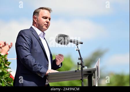 Vienna, Austria. 1° maggio 2024. Il presidente del partito federale Andreas Babler tiene un discorso alla marcia di maggio del SPÖ Vienna (Partito socialdemocratico austriaco) nella piazza del Municipio di Vienna Foto Stock