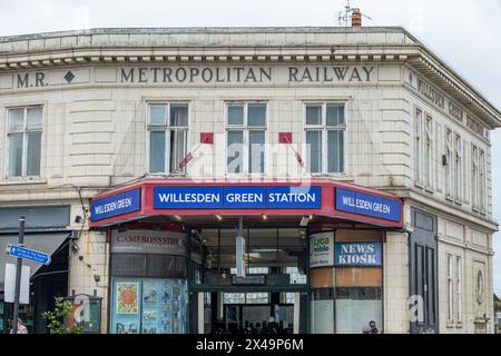 LONDRA - 4 APRILE 2024: Willesden Green Station nel sobborgo di Brent, a nord-ovest di Londra. Foto Stock