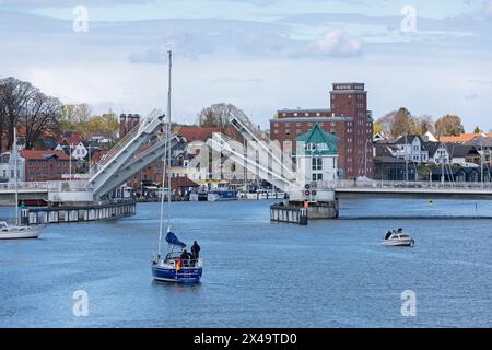 Apertura del ponte Balance, Kappeln, Schlei, Schleswig-Holstein, Germania Foto Stock