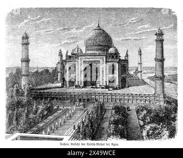 Il Taj Mahal, una rappresentazione mozzafiato di un simbolo iconico dell'amore, è rinomato in tutto il mondo per la sua incredibile bellezza e la magnificenza architettonica. Costruito dall'imperatore Moghul Shah Jahan in memoria della sua amata moglie Mumtaz Mahal, il Taj Mahal è un capolavoro dell'architettura moghul, che combina elementi architettonici islamici, persiani, turchi ottomani e indiani. La struttura e' realizzata in marmo bianco incontaminato che sembra cambiare colore con la luce solare che cambia. Presenta un'enorme cupola, fiancheggiata da quattro sottili minareti, ed è ornata da intricati lavori di intarsio Foto Stock