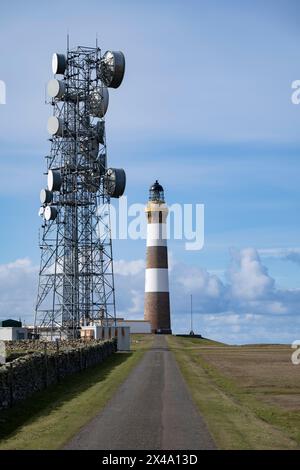 Il faro di North Ronaldsay è il faro terrestre più alto del Regno Unito. Fu progettato da Alan Stevenson e costruito da William Kinghorn Foto Stock