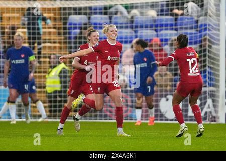 Gemma Bonner (centro) del Liverpool festeggia dopo aver segnato il secondo gol della squadra durante la partita di Super League femminile del Barclays a Prenton Park, Birkenhead. Data foto: Mercoledì 1 maggio 2024. Foto Stock