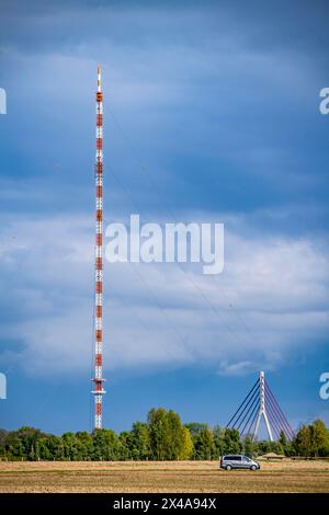 Niederrheinbrücke Wesel, ponte, B58, ponte strallato, trasmettitore Wesel, albero a reticolo in acciaio dissanguato alto 320 metri a Wesel-Büderich, ere Foto Stock