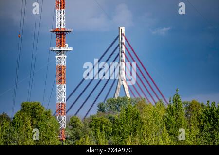 Niederrheinbrücke Wesel, ponte, B58, ponte strallato, trasmettitore Wesel, albero a reticolo in acciaio dissanguato alto 320 metri a Wesel-Büderich, ere Foto Stock