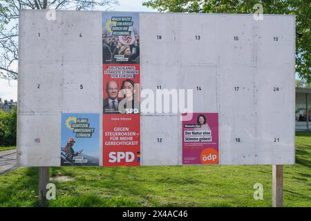 Kempten 2024: Wahlplakate von SPD, Grüne und ÖDP zur Europawahl AM 9. Juni 2024 *** Kempten 2024: Manifesti elettorali del SPD, dei Verdi e del ÖDP per le elezioni europee del 9 giugno 2024 Bayern Deutschland GMS15646 Foto Stock