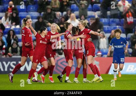 Gemma Bonner (a destra) del Liverpool festeggia dopo aver segnato il secondo gol della squadra durante la partita di Super League femminile del Barclays a Prenton Park, Birkenhead. Data foto: Mercoledì 1 maggio 2024. Foto Stock