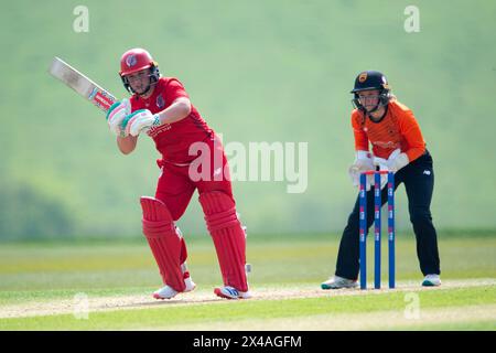 Stokenchurch, Regno Unito, 1 maggio 2024. Seren Smale dei Thunder batté durante il Rachael Heyhoe Flint Trophy match tra Southern Vipers e Thunder al Wormsley Cricket Ground. Crediti: Dave Vokes/Alamy Live News Foto Stock