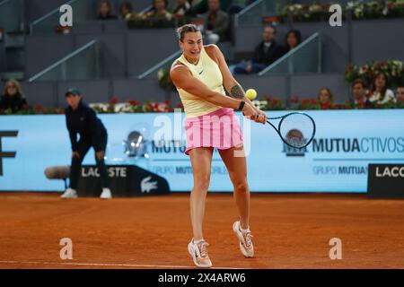 Madrid, Spagna. 1 maggio 2024. Aryna Sabalenka (BLR) Tennis : Aryna Sabalenka durante la partita di singolare ai quarti di finale contro Mirra Andreeva nel torneo WTA 1000 mutua Madrid Open al Caja Magica di Madrid, Spagna . Crediti: Mutsu Kawamori/AFLO/Alamy Live News Foto Stock