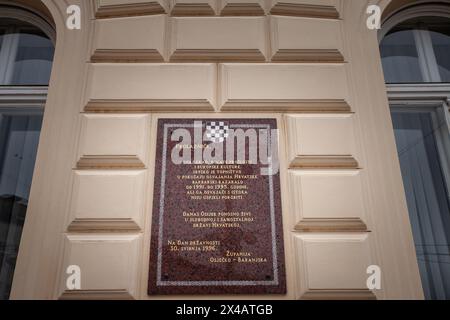 Immagine di una targa che commemora l'esercito croato e il suo ruolo nella difesa della città di osijek durante la guerra del 1991-1995 contro la serbia e lo yugoslavi Foto Stock